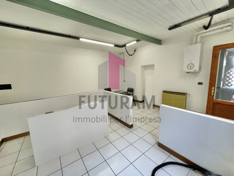 MONTEGALDA- 63FIL - PER INFO 0444/310220

Proponiamo in affitto un ufficio posizionato in punto s...