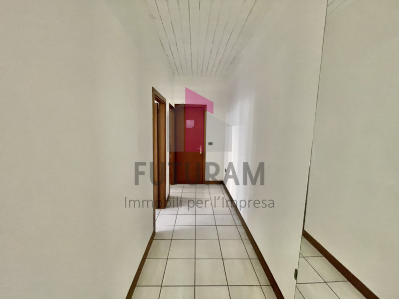 MONTEGALDA- 63FIL - PER INFO 0444/310220

Proponiamo in affitto un ufficio posizionato in punto s...