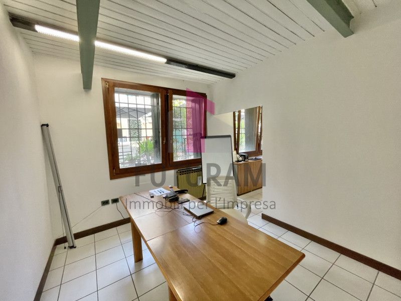 MONTEGALDA- 63FIL - PER INFO 0444/310220

Proponiamo in affitto un ufficio posizionato in punto s...