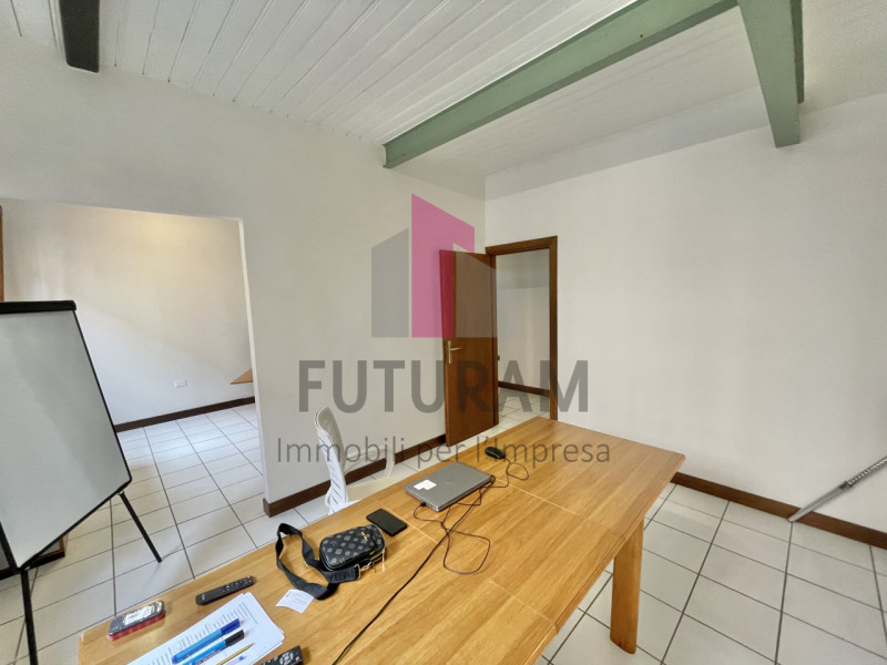 MONTEGALDA- 63FIL - PER INFO 0444/310220

Proponiamo in affitto un ufficio posizionato in punto s...