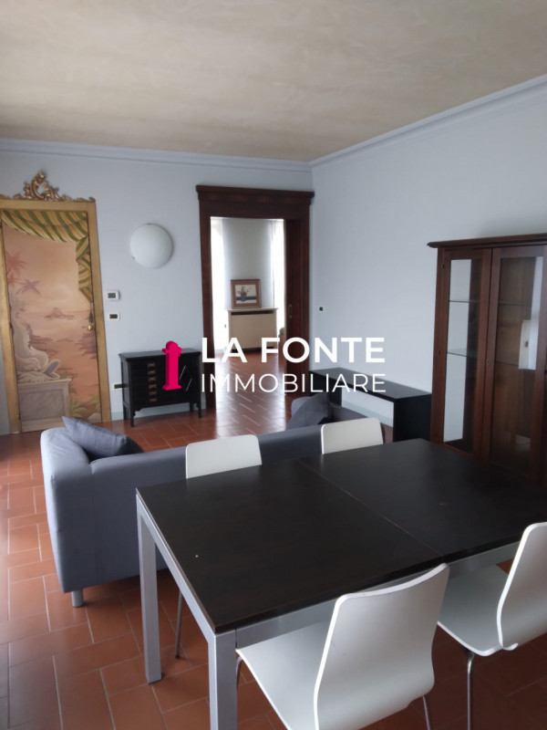 NOVENTA - OLTREBRENTA - appartamento MINI di generose dimensioni al primo e ultimo piano ARREDATO...