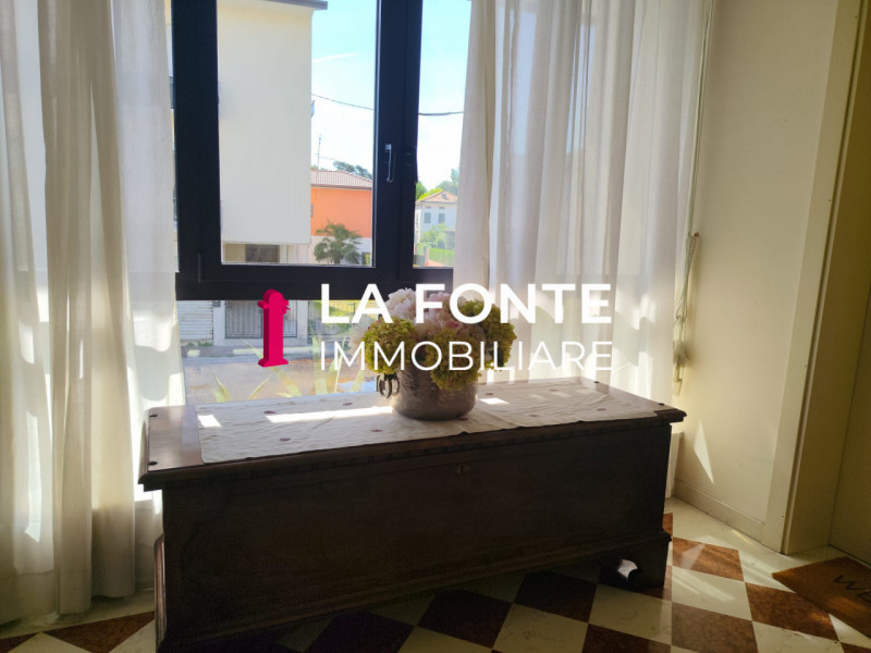 NOVENTA - OLTREBRENTA - appartamento MINI di generose dimensioni al primo e ultimo piano ARREDATO...
