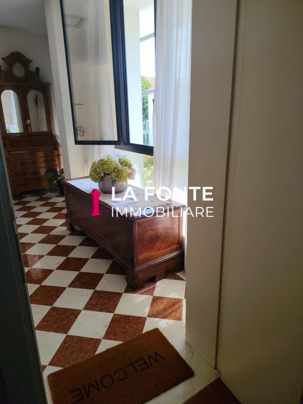 NOVENTA - OLTREBRENTA - appartamento MINI di generose dimensioni al primo e ultimo piano ARREDATO...