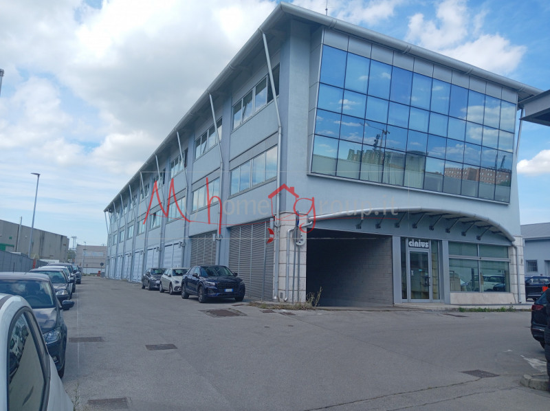 FIERA (RIF: GARAGE111-R) Se stai cercando un garage comodo e strategicamente posizionato, non per...