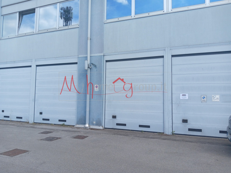 FIERA (RIF: GARAGE111-R) Se stai cercando un garage comodo e strategicamente posizionato, non per...