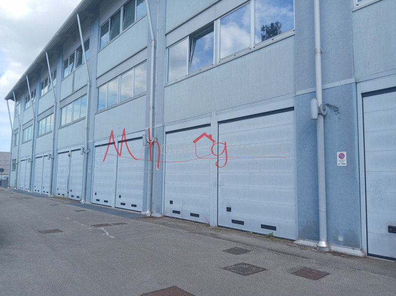 FIERA (RIF: GARAGE111-R) Se stai cercando un garage comodo e strategicamente posizionato, non per...