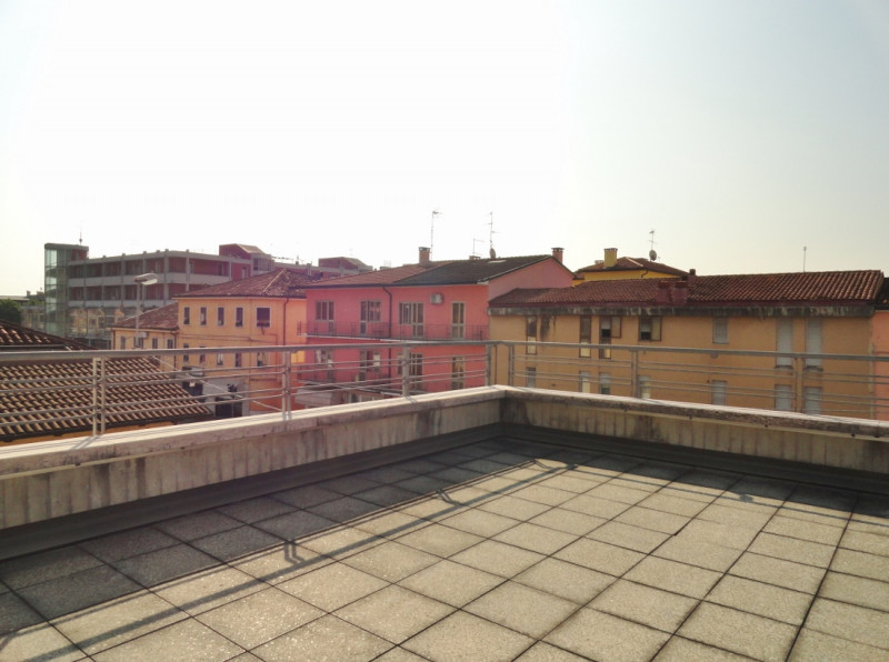 MIDI ATTICO MANSARDATO E ARREDATO - Rif. 8408
In zona residenziale e ben servita a San Lazzaro (V...