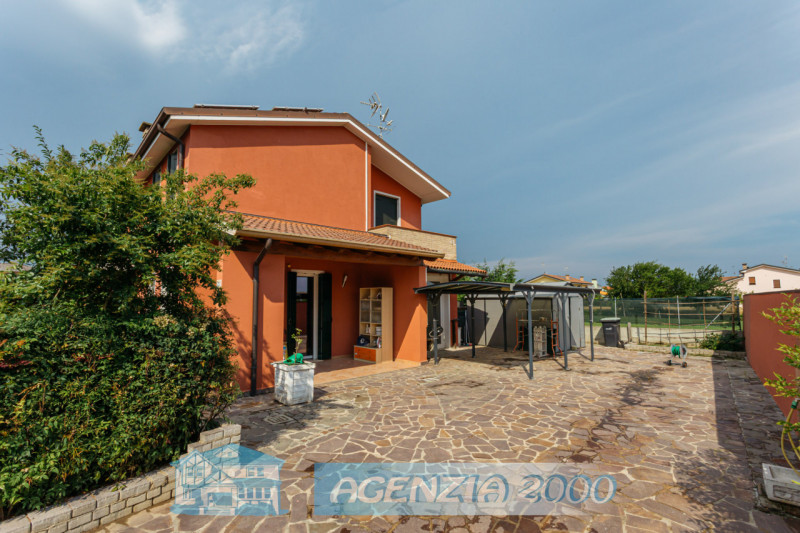 PRENOTA LA TUA NUOVA CASA !!! BELLA BIFAMILIARE CON GIARDINO E PORTICO ESCLUSIVO!!! A CONSELVE IN...