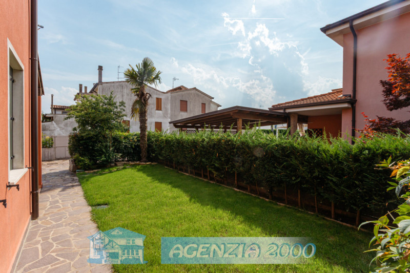 PRENOTA LA TUA NUOVA CASA !!! BELLA BIFAMILIARE CON GIARDINO E PORTICO ESCLUSIVO!!! A CONSELVE IN...