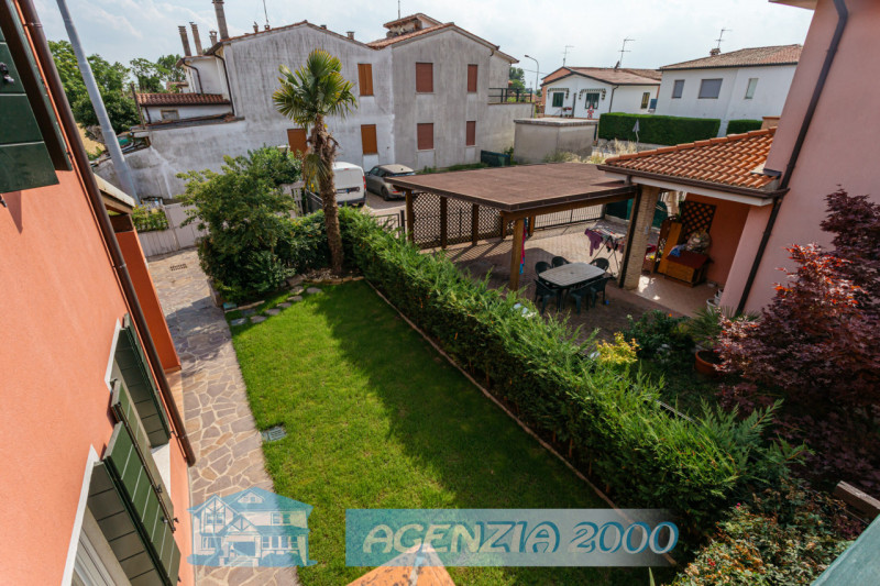 PRENOTA LA TUA NUOVA CASA !!! BELLA BIFAMILIARE CON GIARDINO E PORTICO ESCLUSIVO!!! A CONSELVE IN...