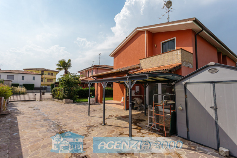 PRENOTA LA TUA NUOVA CASA !!! BELLA BIFAMILIARE CON GIARDINO E PORTICO ESCLUSIVO!!! A CONSELVE IN...