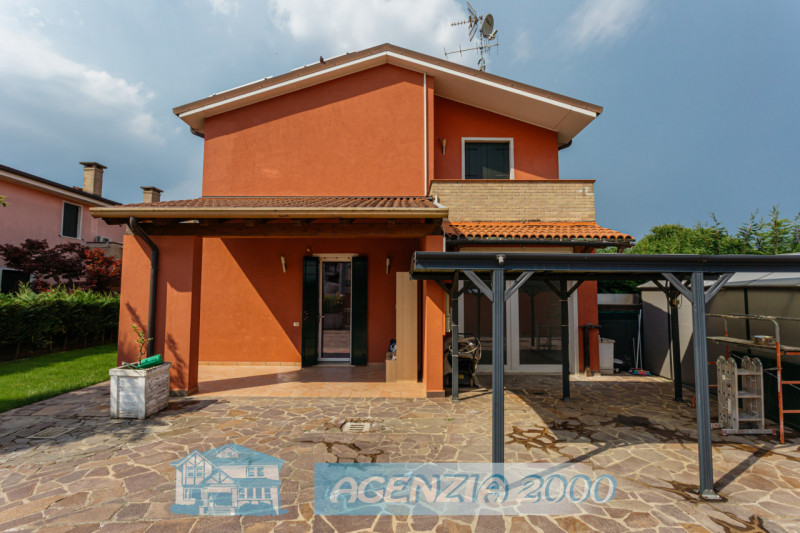 PRENOTA LA TUA NUOVA CASA !!! BELLA BIFAMILIARE CON GIARDINO E PORTICO ESCLUSIVO!!! A CONSELVE IN...