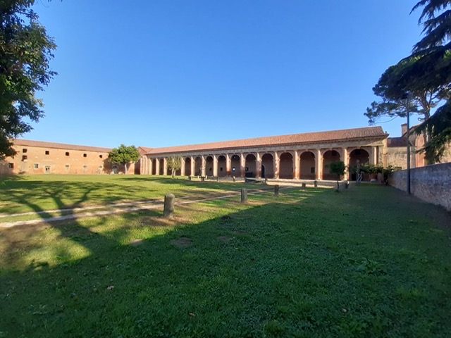Nicoletta Dardilli di Ad Casa Padova propone in vendita in zona Saccolongo importante complesso s...