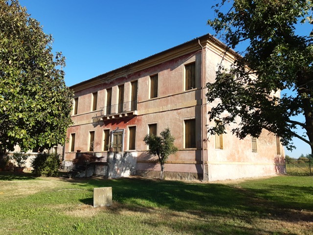Nicoletta Dardilli di Ad Casa Padova propone in vendita in zona Saccolongo importante complesso s...