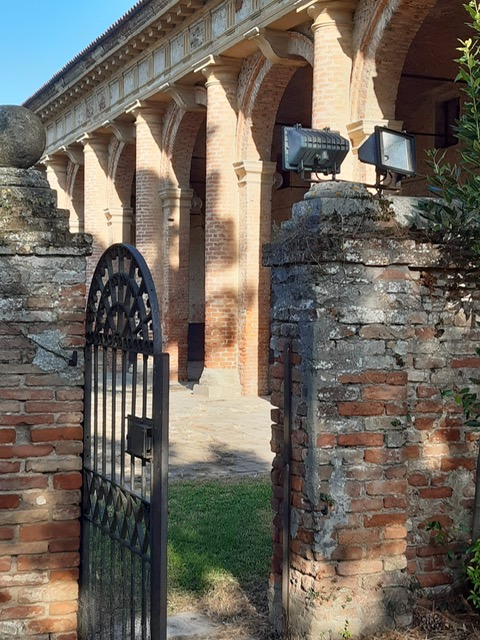 Nicoletta Dardilli di Ad Casa Padova propone in vendita in zona Saccolongo importante complesso s...