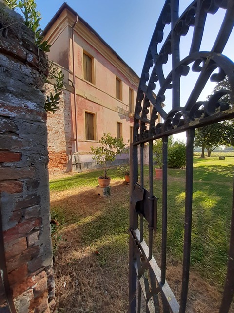 Nicoletta Dardilli di Ad Casa Padova propone in vendita in zona Saccolongo importante complesso s...