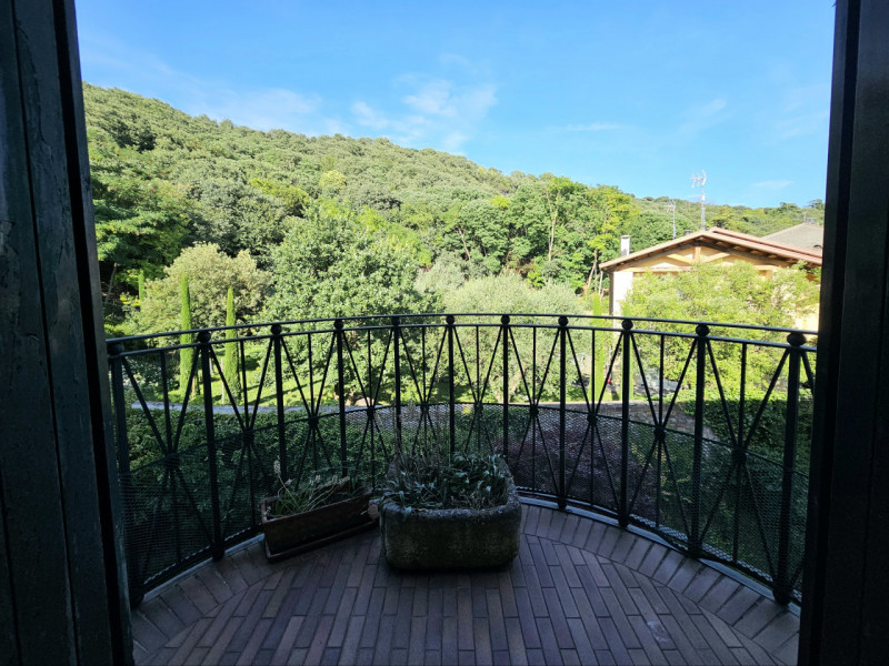 A Este, nella splendida Via Santo Stefano, proponiamo in vendita un elegante appartamento duplex,...