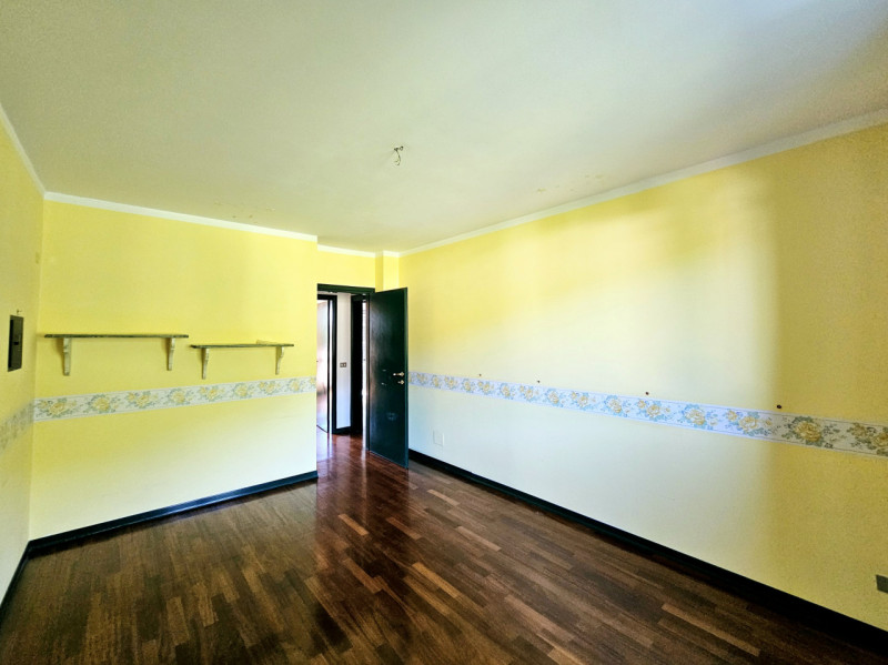 A Este, nella splendida Via Santo Stefano, proponiamo in vendita un elegante appartamento duplex,...