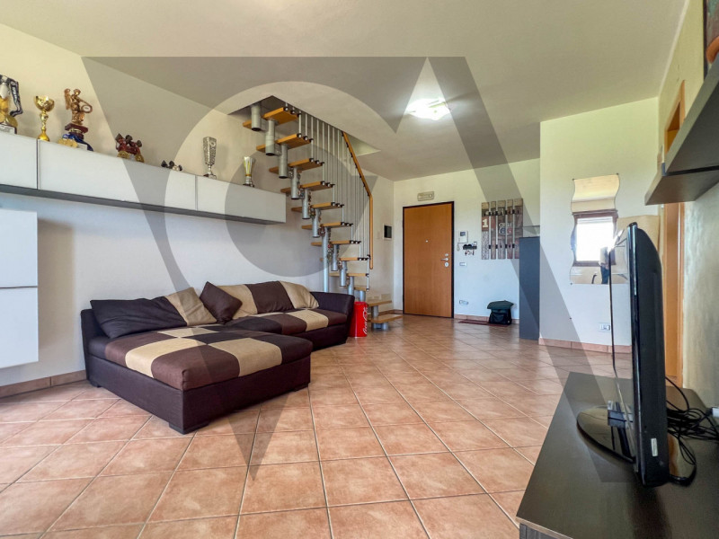 Proponiamo in vendita appartamento duplex a Conche di Codevigo, a soli 13 km da Chioggia e da Pio...