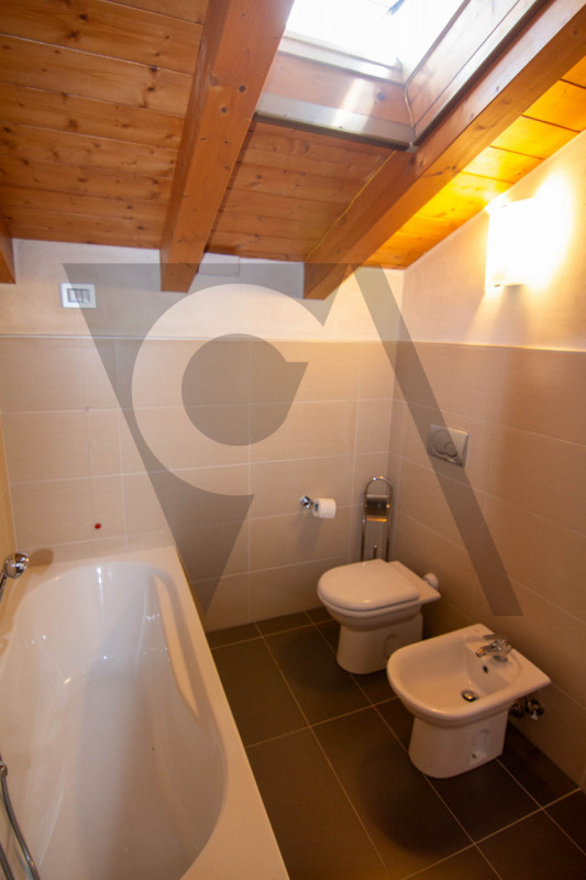 Proponiamo in vendita appartamento duplex a Conche di Codevigo, a soli 13 km da Chioggia e da Pio...