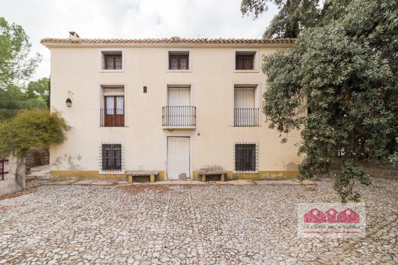 LONGARE: BELLISSIMA VILLA SINGOLA RISTRUTTURATA CON AMPIO GIARDINO PRIVATO, POSIZIONE DI ASSOLUTA...