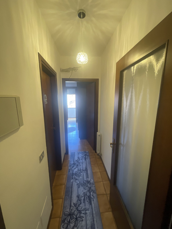In un contesto tranquillo si propone bilocale con arredamento nuovo. L'appartamento è composto da...