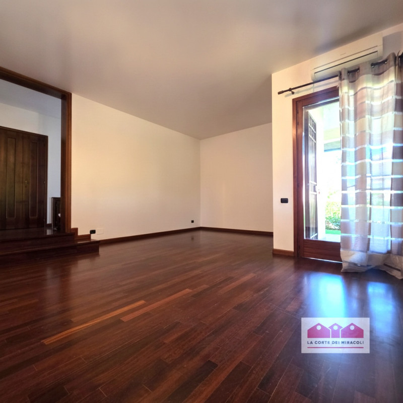 COSTABISSARA: ELEGANTE CASA SINGOLA RISTRUTTURATA CON AMPIO GIARDINO PRIVATO E NESSUN INTERVENTO ...
