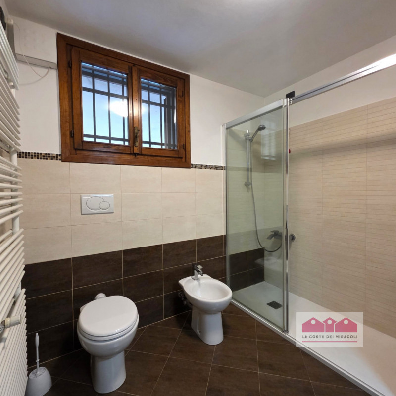 COSTABISSARA: ELEGANTE CASA SINGOLA RISTRUTTURATA CON AMPIO GIARDINO PRIVATO E NESSUN INTERVENTO ...