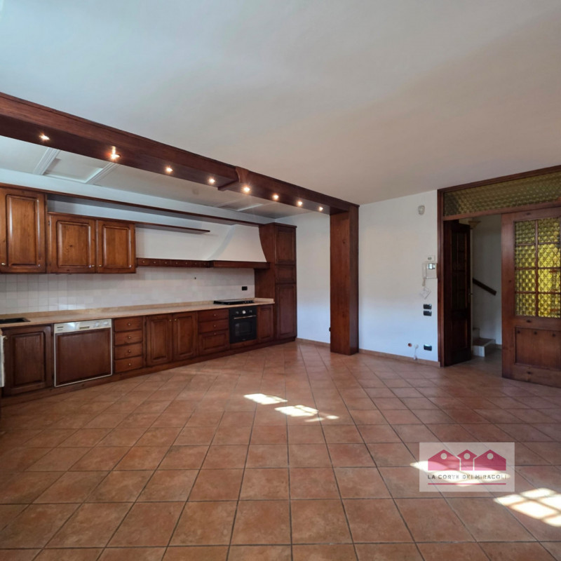 COSTABISSARA: ELEGANTE CASA SINGOLA RISTRUTTURATA CON AMPIO GIARDINO PRIVATO E NESSUN INTERVENTO ...