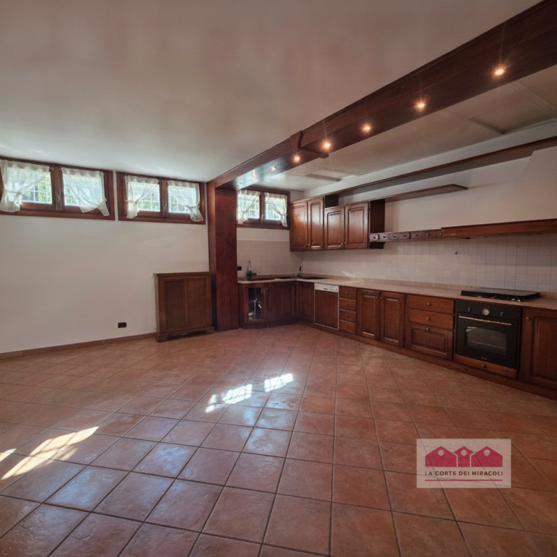 COSTABISSARA: ELEGANTE CASA SINGOLA RISTRUTTURATA CON AMPIO GIARDINO PRIVATO E NESSUN INTERVENTO ...