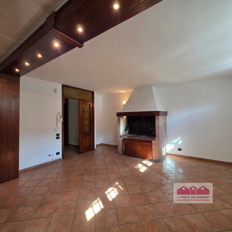 COSTABISSARA: ELEGANTE CASA SINGOLA RISTRUTTURATA CON AMPIO GIARDINO PRIVATO E NESSUN INTERVENTO ...