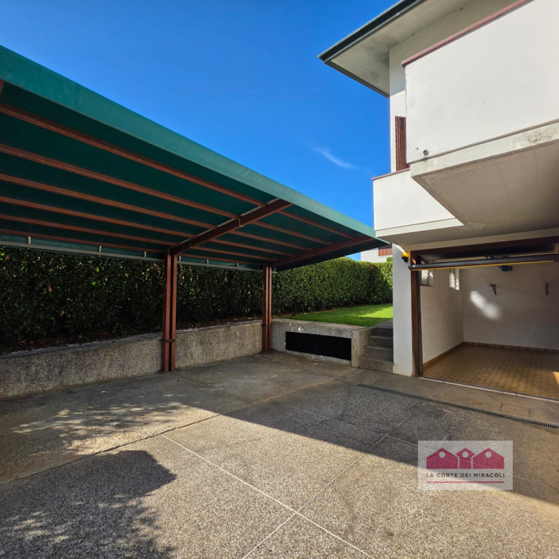 COSTABISSARA: ELEGANTE CASA SINGOLA RISTRUTTURATA CON AMPIO GIARDINO PRIVATO E NESSUN INTERVENTO ...