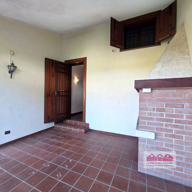 COSTABISSARA: ELEGANTE CASA SINGOLA RISTRUTTURATA CON AMPIO GIARDINO PRIVATO E NESSUN INTERVENTO ...