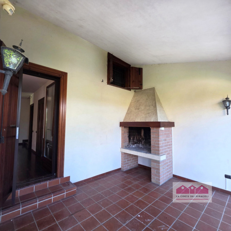COSTABISSARA: ELEGANTE CASA SINGOLA RISTRUTTURATA CON AMPIO GIARDINO PRIVATO E NESSUN INTERVENTO ...