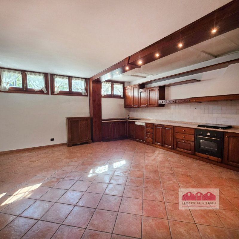 COSTABISSARA: ELEGANTE CASA SINGOLA RISTRUTTURATA CON AMPIO GIARDINO PRIVATO E NESSUN INTERVENTO ...