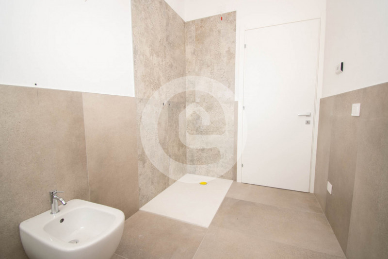 Scopri questo splendido appartamento quadrilocale in vendita, situato nella tranquilla frazione d...