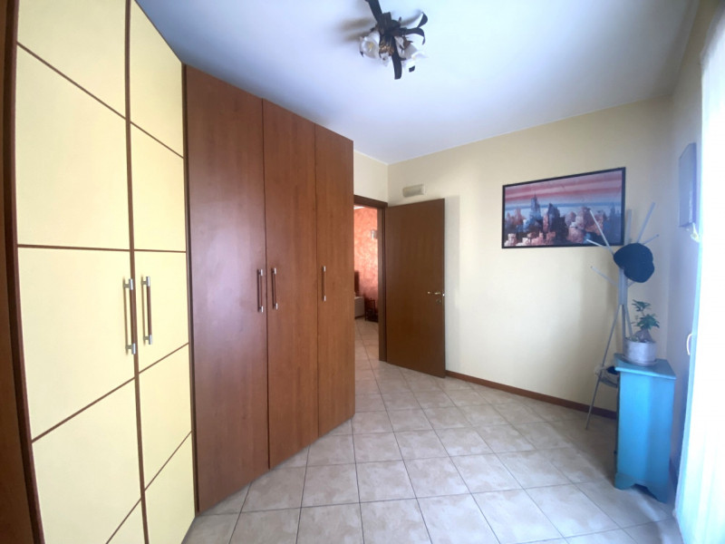Situato nel centro di Veggiano, proponiamo in vendita un luminoso e spazioso appartamento duplex ...