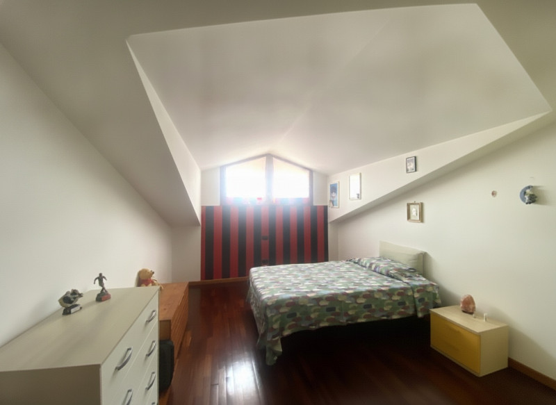 Situato nel centro di Veggiano, proponiamo in vendita un luminoso e spazioso appartamento duplex ...