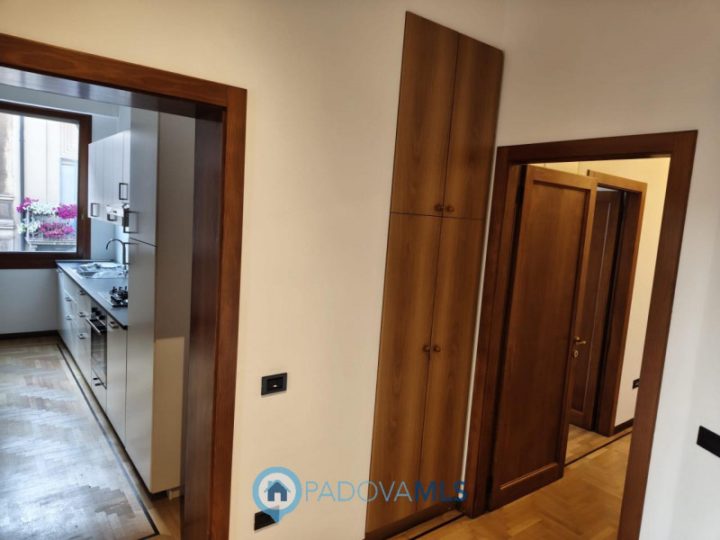 Immobile in esclusiva al Gruppo Padova MLS
Padova, zona Santo: in locazione si propone appartamen...