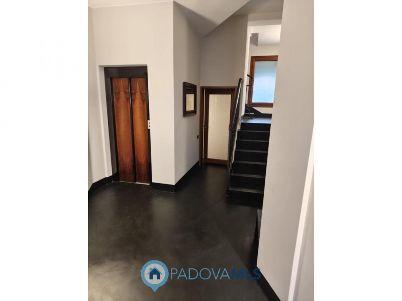 Immobile in esclusiva al Gruppo Padova MLS
Padova, zona Santo: in locazione si propone appartamen...