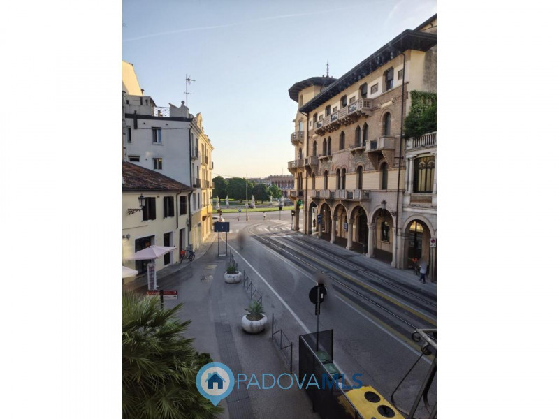 Immobile in esclusiva al Gruppo Padova MLS
Padova, zona Santo: in locazione si propone appartamen...