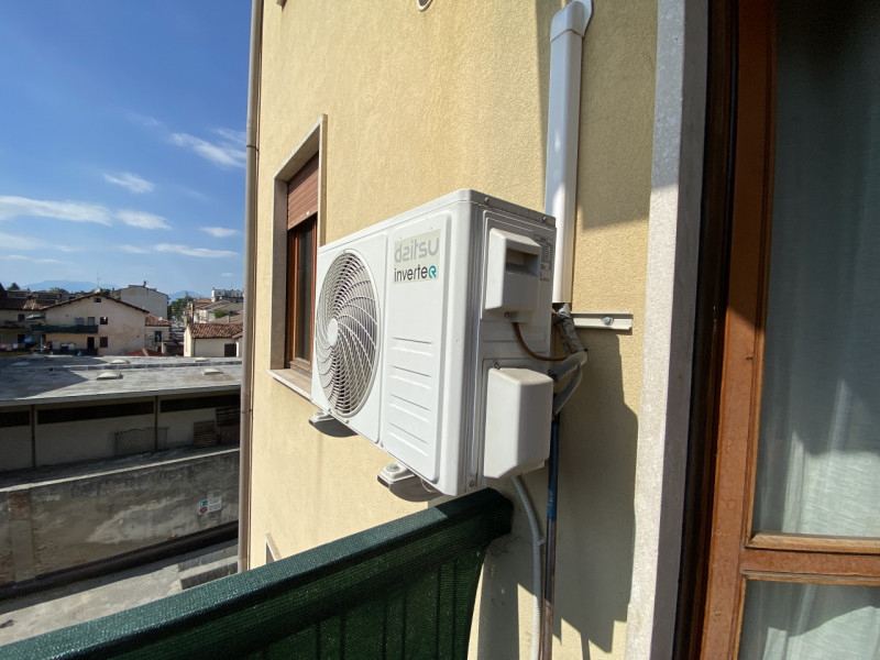 Vicenza- San Felice: Vicenza – S. Felice: Luminoso e Introvabile Mini di Generose Dimensioni
In u...