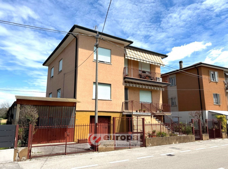Nel cuore di Bertesinella (VI), zona residenziale tranquilla e comoda ai servizi essenziali e scu...
