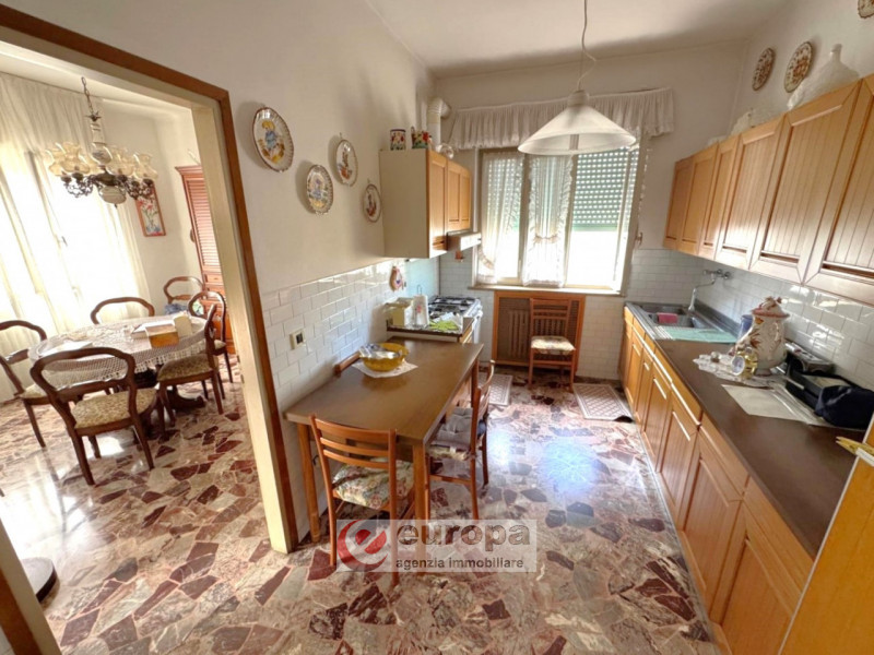 Nel cuore di Bertesinella (VI), zona residenziale tranquilla e comoda ai servizi essenziali e scu...