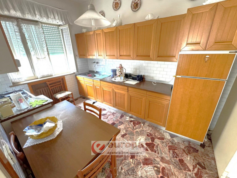 Nel cuore di Bertesinella (VI), zona residenziale tranquilla e comoda ai servizi essenziali e scu...