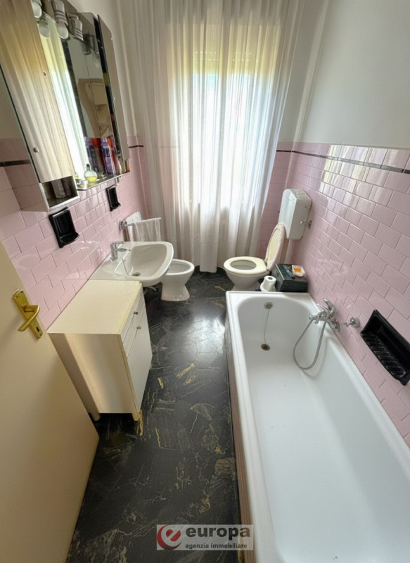Nel cuore di Bertesinella (VI), zona residenziale tranquilla e comoda ai servizi essenziali e scu...