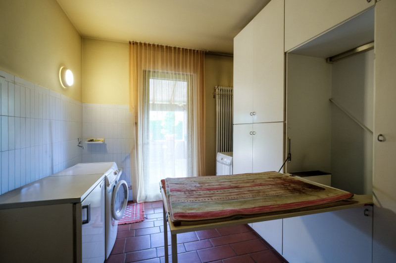 Nel cuore di uno dei quartieri residenziali più apprezzati e tranquilli di Isola Vicentina, propo...