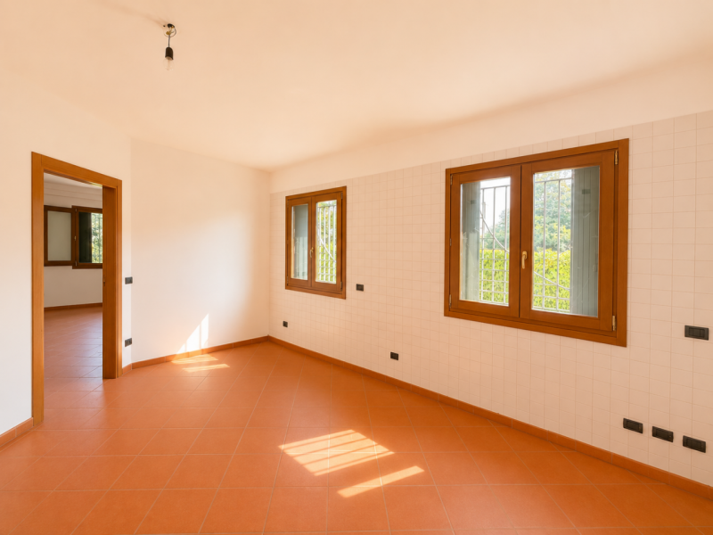 Scoprite questa splendida bifamiliare situata nel cuore di Trevignano, un comune incantevole e tr...