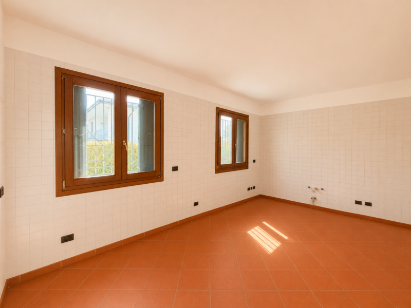 Scoprite questa splendida bifamiliare situata nel cuore di Trevignano, un comune incantevole e tr...