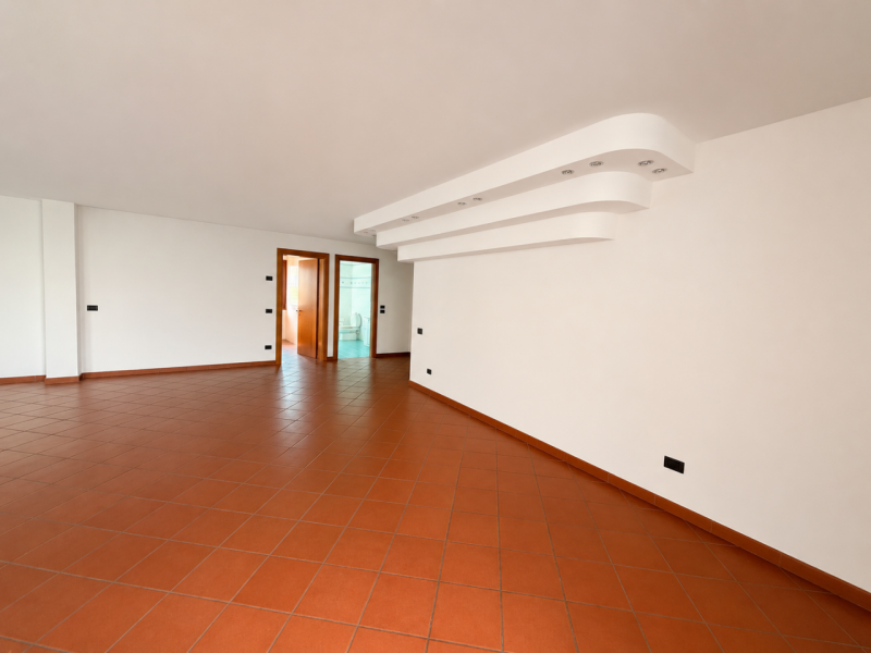 Scoprite questa splendida bifamiliare situata nel cuore di Trevignano, un comune incantevole e tr...